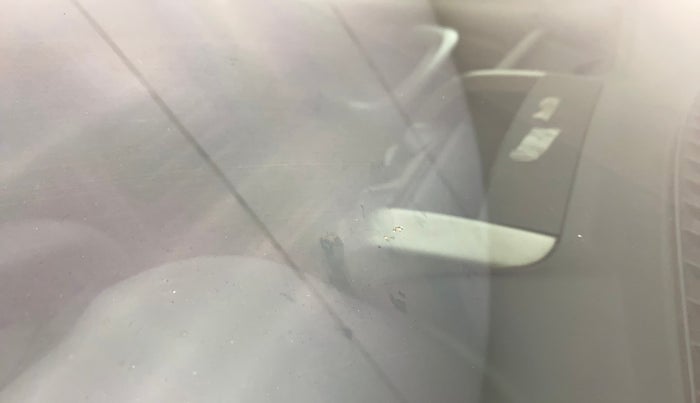2017 Renault Duster RXE PETROL, Petrol, Manual, 68,233 km, Front windshield - Minor spot on windshield