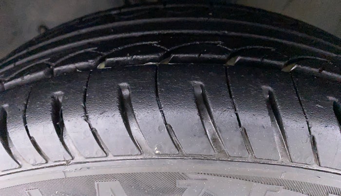 2017 Maruti IGNIS ALPHA 1.2 K12, Petrol, Manual, 43,223 km, Left Front Tyre Tread