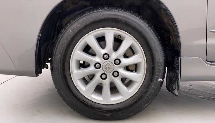 2014 Toyota Innova 2.5 VX 7 STR BS IV, Diesel, Manual, Left Front Wheel