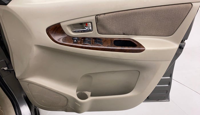 2014 Toyota Innova 2.5 VX 7 STR BS IV, Diesel, Manual, Driver Side Door Panels Control