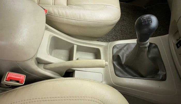 2014 Toyota Innova 2.5 VX 7 STR BS IV, Diesel, Manual, Gear Lever