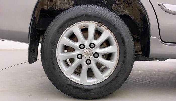 2014 Toyota Innova 2.5 VX 7 STR BS IV, Diesel, Manual, Right Rear Wheel