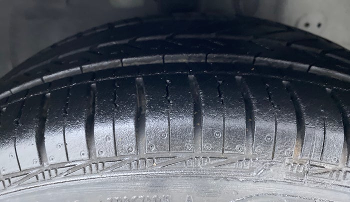 2017 Hyundai Eon MAGNA PLUS OPTIONAL, Petrol, Manual, 8,760 km, Right Front Tyre Tread