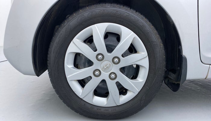 2017 Hyundai Eon MAGNA PLUS OPTIONAL, Petrol, Manual, 8,760 km, Left Front Wheel