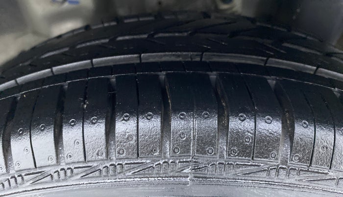 2017 Hyundai Eon MAGNA PLUS OPTIONAL, Petrol, Manual, 8,760 km, Left Rear Tyre Tread