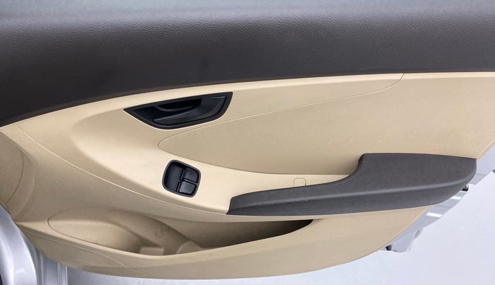 2017 Hyundai Eon MAGNA PLUS OPTIONAL, Petrol, Manual, 8,760 km, Driver Side Door Panels Control