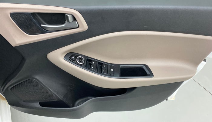 2016 Hyundai Elite i20 1.4 CRDI ASTA (O), Diesel, Manual, 44,649 km, Driver Side Door Panels Control