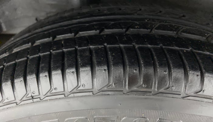 2015 Honda Jazz 1.2 V MT, Petrol, Manual, 76,438 km, Right Rear Tyre Tread