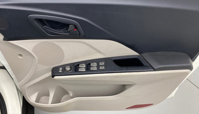 2019 Mahindra XUV300 1.5 W6 MT, Diesel, Manual, 59,235 km, Driver Side Door Panels Control