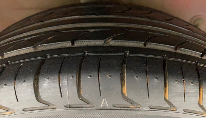 2017 Toyota Etios VXD PLATINUM, Diesel, Manual, 42,690 km, Right Rear Tyre Tread