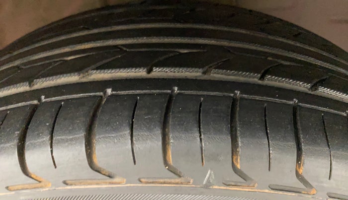 2017 Toyota Etios VXD PLATINUM, Diesel, Manual, 42,690 km, Right Front Tyre Tread