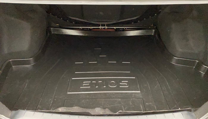 2017 Toyota Etios VXD PLATINUM, Diesel, Manual, 42,690 km, Boot Inside