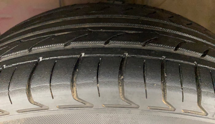 2017 Toyota Etios VXD PLATINUM, Diesel, Manual, 42,690 km, Left Front Tyre Tread
