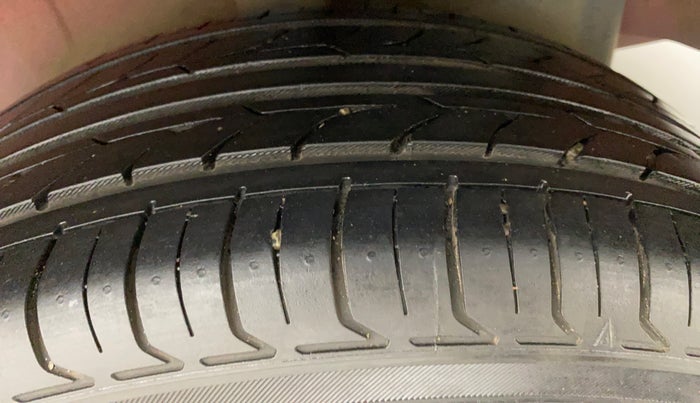 2017 Toyota Etios VXD PLATINUM, Diesel, Manual, 42,690 km, Left Rear Tyre Tread