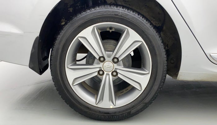 2017 Hyundai Verna 1.6 SX VTVT AT (O), Petrol, Automatic, 37,411 km, Right Rear Wheel