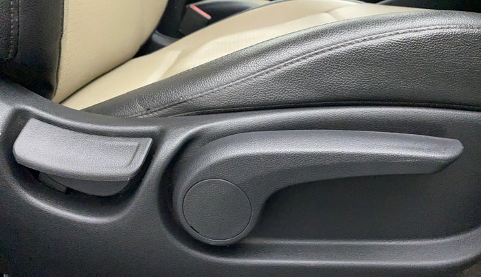 2017 Hyundai Verna 1.6 SX VTVT AT (O), Petrol, Automatic, 37,411 km, Driver Side Adjustment Panel