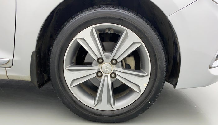 2017 Hyundai Verna 1.6 SX VTVT AT (O), Petrol, Automatic, 37,411 km, Right Front Wheel