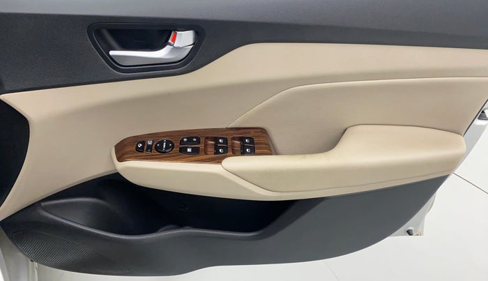 2017 Hyundai Verna 1.6 SX VTVT AT (O), Petrol, Automatic, 37,411 km, Driver Side Door Panels Control