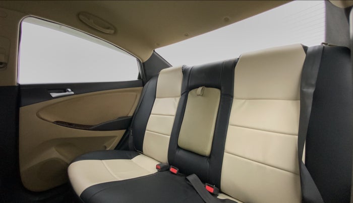 2015 Hyundai Verna FLUIDIC 1.6 VTVT S (O)  MT, Petrol, Manual, 25,274 km, Right Side Rear Door Cabin View