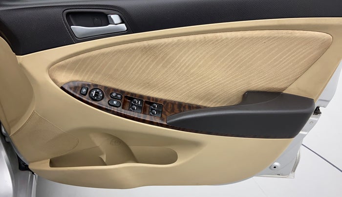 2015 Hyundai Verna FLUIDIC 1.6 VTVT S (O)  MT, Petrol, Manual, 25,274 km, Driver Side Door Panel Controls