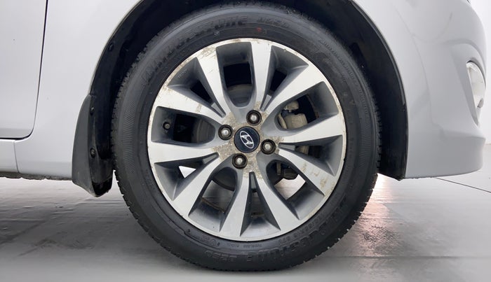 2015 Hyundai Verna FLUIDIC 1.6 VTVT S (O)  MT, Petrol, Manual, 25,274 km, Right Front Tyre