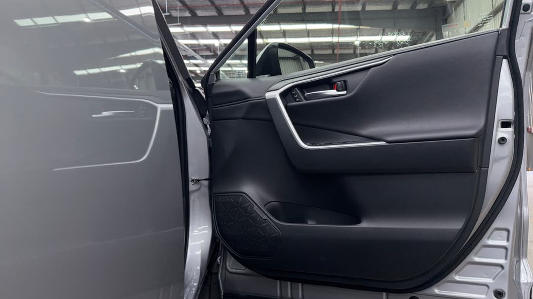 2025 Toyota RAV4 Cruiser (AWD) Hybrid, Automatic, 25230 km, Speaker View