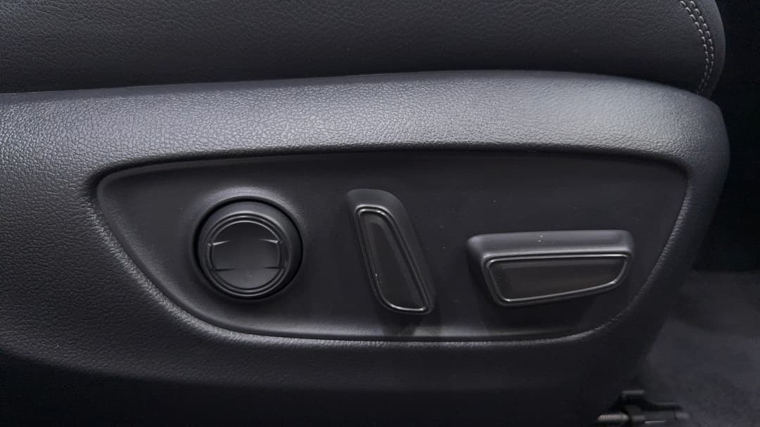 2025 Toyota RAV4 Cruiser (AWD) Hybrid, Automatic, 25230 km, Drivers Side Adjustment Panel