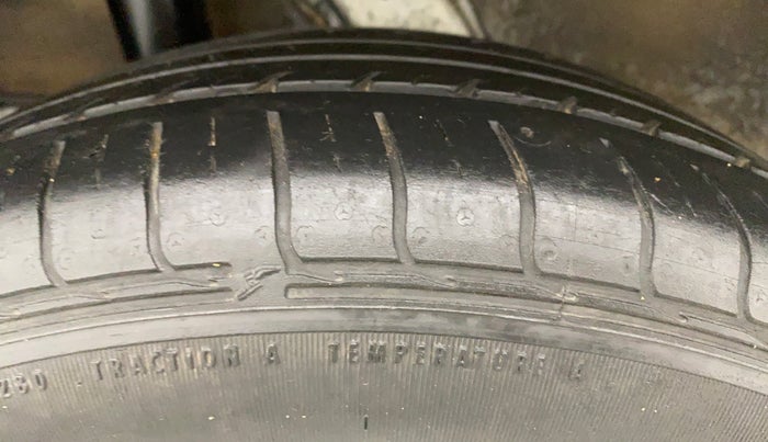 2019 Hyundai VENUE S MT 1.2 KAPPA, Petrol, Manual, 19,978 km, Right Rear Tyre Tread