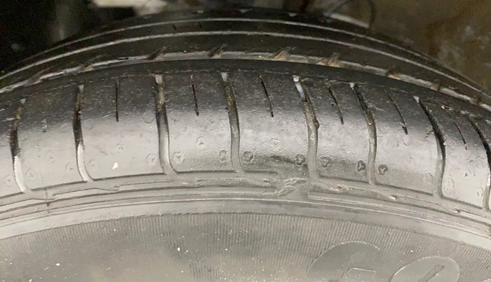 2019 Hyundai VENUE S MT 1.2 KAPPA, Petrol, Manual, 19,978 km, Left Front Tyre Tread