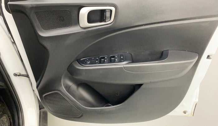 2019 Hyundai VENUE S MT 1.2 KAPPA, Petrol, Manual, 19,978 km, Driver Side Door Panels Control