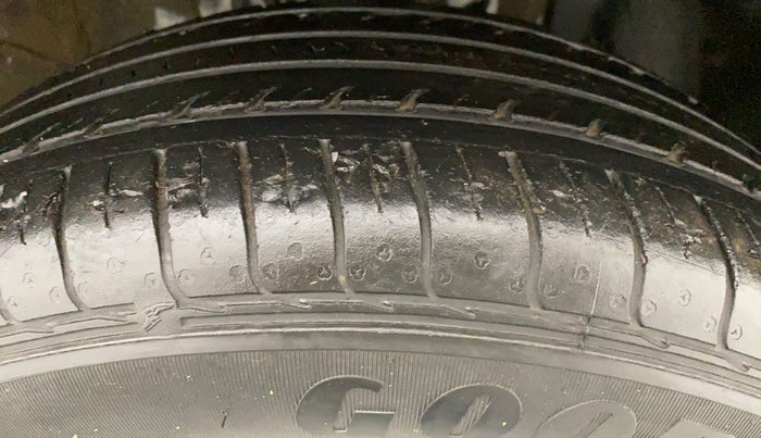 2019 Hyundai VENUE S MT 1.2 KAPPA, Petrol, Manual, 19,978 km, Right Front Tyre Tread