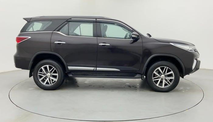 2017 Toyota Fortuner 2.8 4x4 AT, Diesel, Automatic, 22,399 km, Right Side