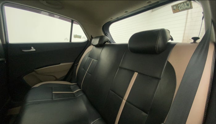2016 Hyundai Grand i10 ASTA (O) 1.2 KAPPA VTVT, Petrol, Manual, 25,995 km, Right Side Rear Door Cabin