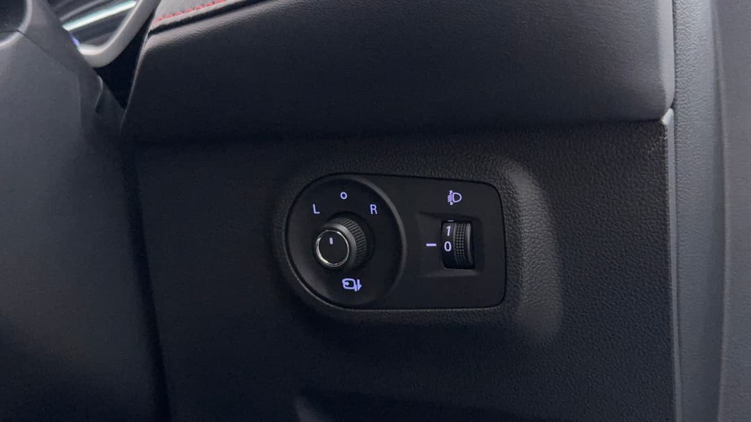 2022 MG Zst Core, Automatic, 72273 km, Utility Switches/Buttons
