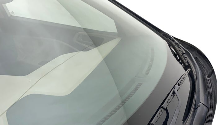 2016 Hyundai Elite i20 SPORTZ 1.2, Petrol, Manual, 65,415 km, Front windshield - Minor spot on windshield