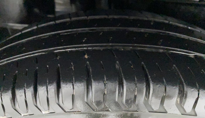 2017 Maruti Dzire VXI, Petrol, Manual, 19,147 km, Right Rear Tyre Tread