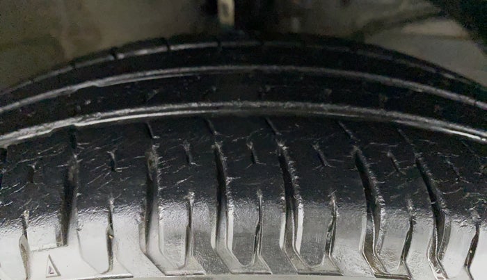 2017 Maruti Dzire VXI, Petrol, Manual, 19,147 km, Right Front Tyre Tread