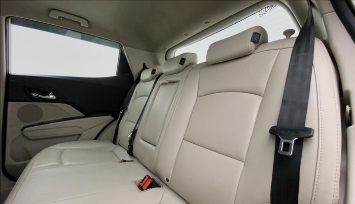 2020 Mahindra XUV300 1.2 W8 OPT, Petrol, Manual, 92,011 km, Right Side Rear Door Cabin