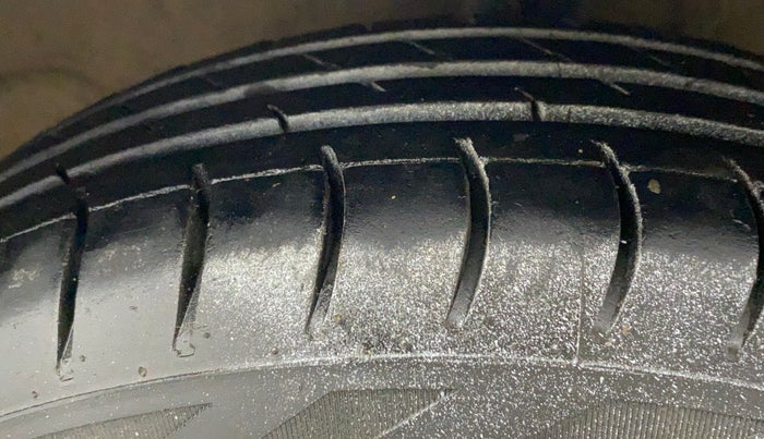 2012 Hyundai Eon D-LITE+, Petrol, Manual, 76,862 km, Right Front Tyre Tread