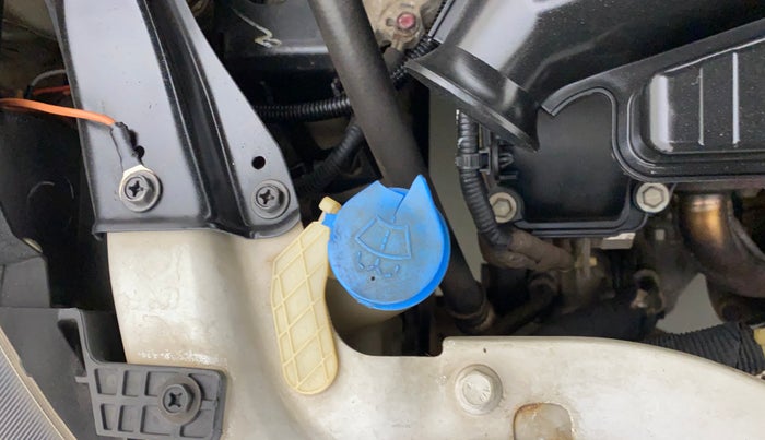 2016 Maruti Swift Dzire VXI, Petrol, Manual, 1,19,914 km, Front windshield - Wiper bottle cap missing