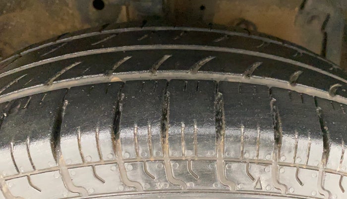 2016 Maruti Swift Dzire VXI, Petrol, Manual, 1,19,914 km, Right Front Tyre Tread