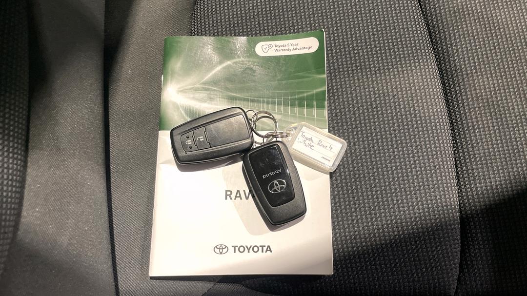 2023 Toyota RAV4 Gx (AWD) Hybrid, Automatic, 50832 km, Key Close-up