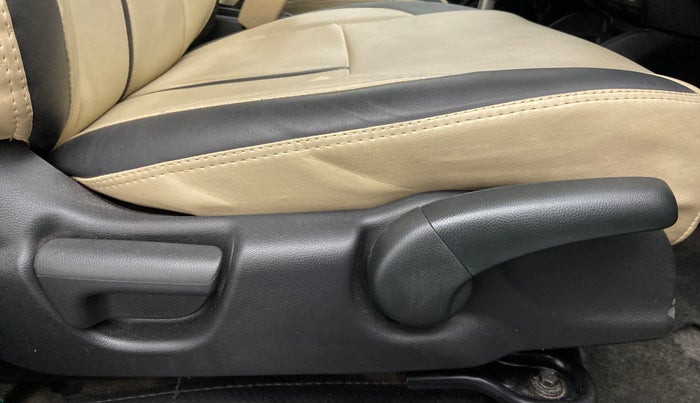 2017 Honda Jazz 1.2 V AT, Petrol, Automatic, 40,331 km, Driver Side Adjustment Panel