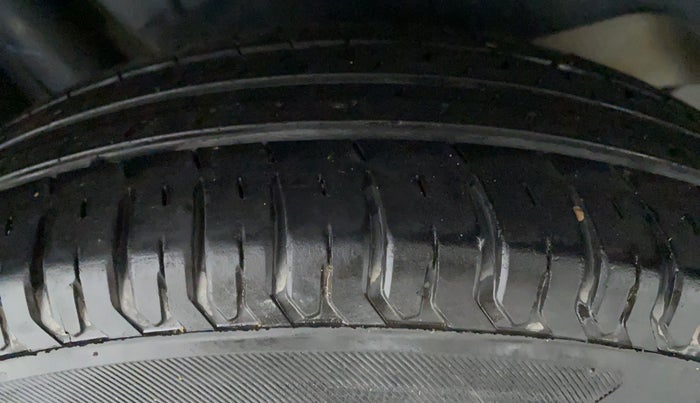 2017 Maruti Dzire VXI, Petrol, Manual, 15,870 km, Right Rear Tyre Tread