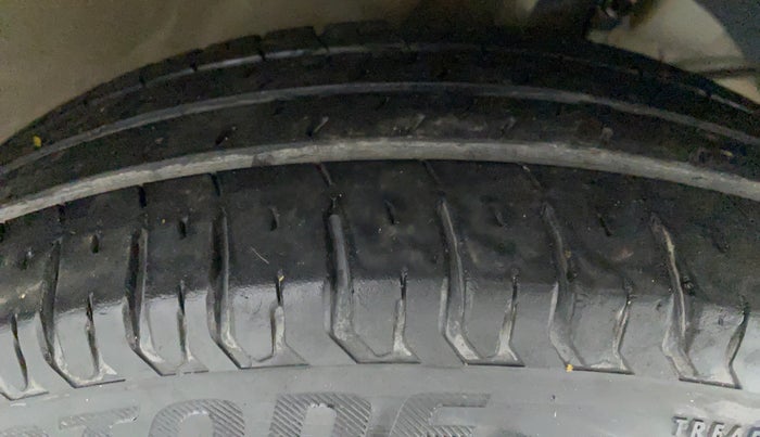 2017 Maruti Dzire VXI, Petrol, Manual, 15,870 km, Right Front Tyre Tread
