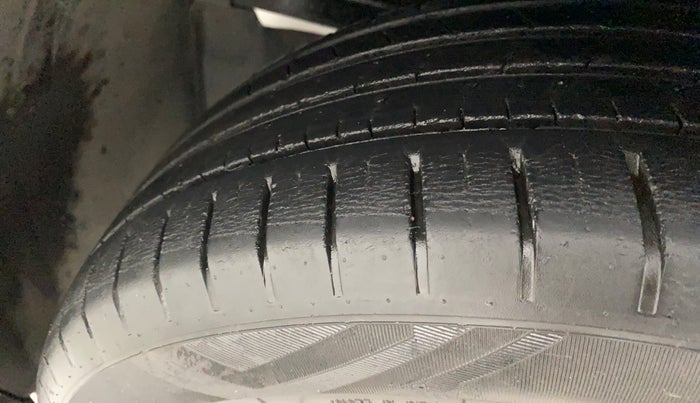 2017 Maruti Baleno ALPHA PETROL 1.2, Petrol, Manual, 48,040 km, Left front tyre - Minor crack