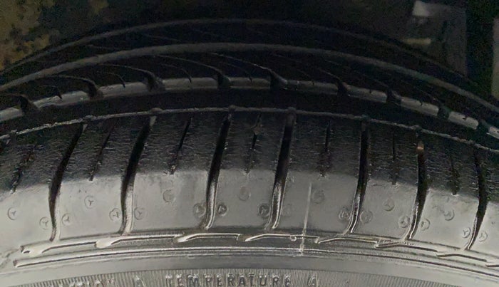 2018 Maruti Ciaz ZETA 1.5 SHVS MT PETROL, Petrol, Manual, 16,332 km, Right Front Tyre Tread