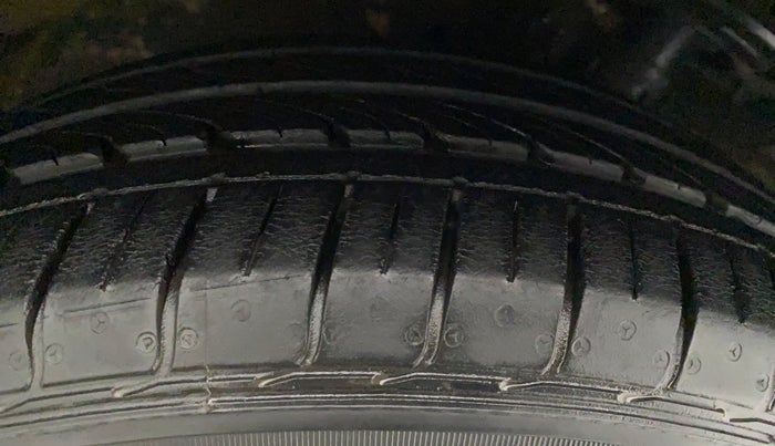 2018 Maruti Ciaz ZETA 1.5 SHVS MT PETROL, Petrol, Manual, 16,332 km, Right Rear Tyre Tread