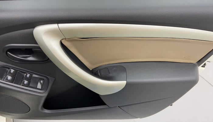 2015 Renault Duster RXZ DIESEL 110, Diesel, Manual, 42,322 km, Driver Side Door Panels Control