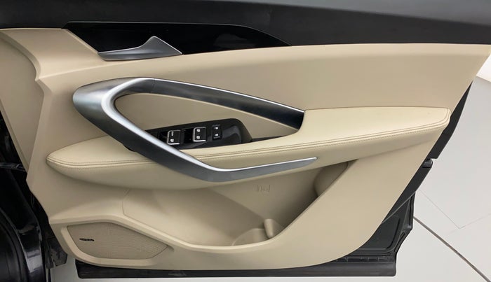 2022 MG HECTOR SHARP 1.5 PETROL CVT, Petrol, Automatic, 16,208 km, Driver Side Door Panels Control